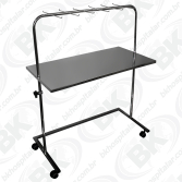 MBKMA 015 - MESA AUXILIAR PARA INSTRUMENTAÇÃO 100 X 50 X 80 CM - 01 PRATELEIRA ALTURA REGULÁVEL COM GANCHEIRAS - TOTALMENTE AÇO INOXIDÁVEL